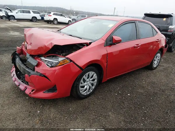 5YFBURHE2HP734268 2017 TOYOTA COROLLA - Image 2