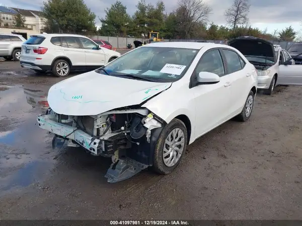 5YFBURHE2HP736649 2017 TOYOTA COROLLA - Image 2