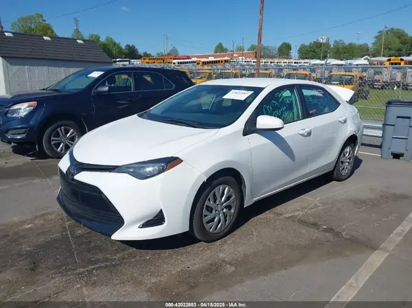 5YFBURHE2JP740285 2018 TOYOTA COROLLA - Image 2