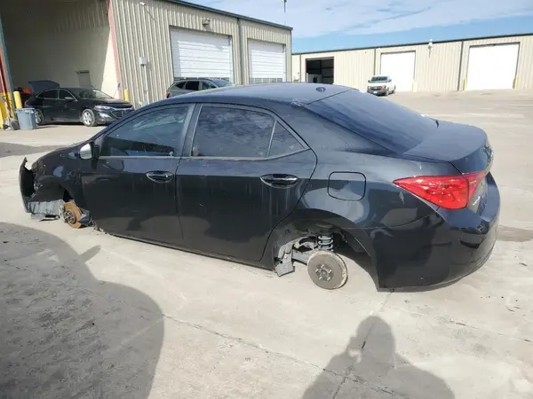 5YFBURHE2JP743459 2018 TOYOTA COROLLA - Image 2