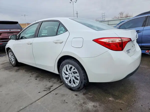 5YFBURHE2JP743476 2018 TOYOTA COROLLA - Image 2