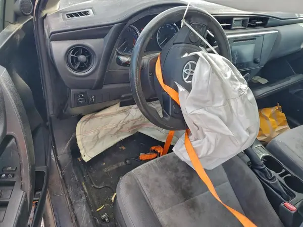5YFBURHE2JP743848 2018 TOYOTA COROLLA - Image 8