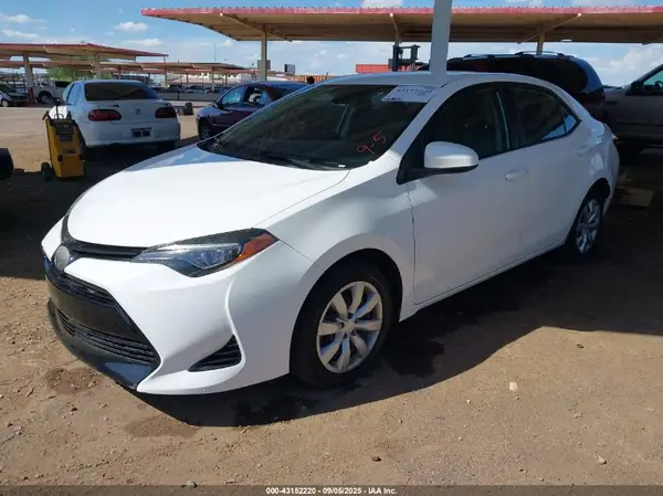 5YFBURHE2JP747446 2018 TOYOTA COROLLA - Image 2