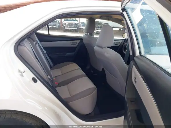 5YFBURHE2JP747446 2018 TOYOTA COROLLA - Image 8