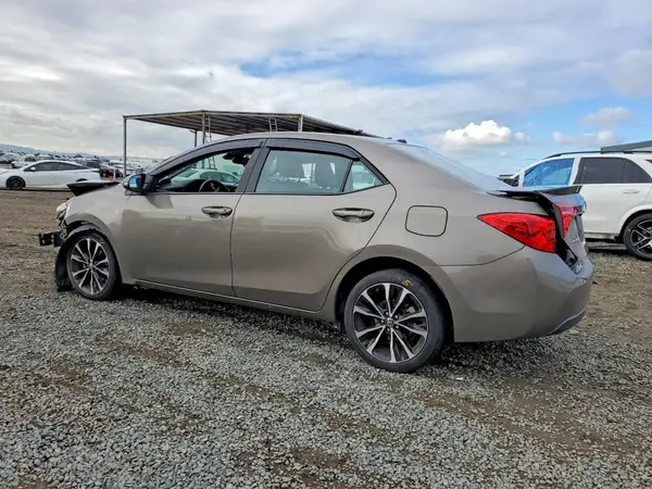 5YFBURHE2JP747835 2018 TOYOTA COROLLA - Image 2