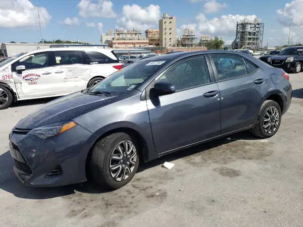 5YFBURHE2JP747852 2018 TOYOTA COROLLA - Image 1