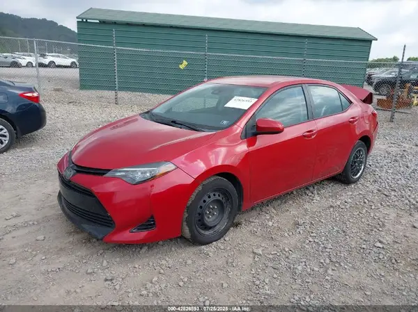 5YFBURHE2JP749097 2018 TOYOTA COROLLA - Image 2