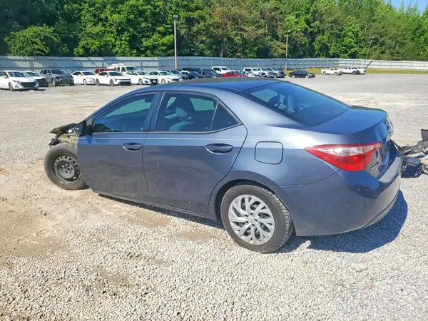 5YFBURHE2JP749696 2018 TOYOTA COROLLA - Image 2