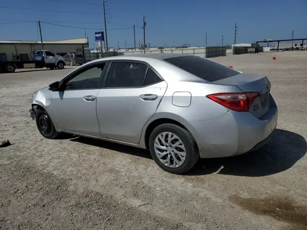 5YFBURHE2JP749990 2018 TOYOTA COROLLA - Image 2