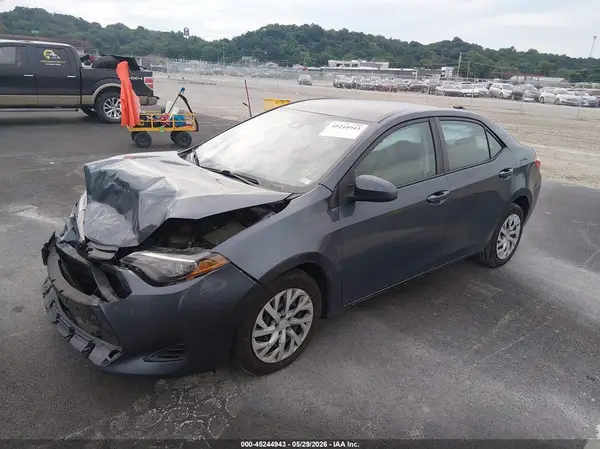 5YFBURHE2JP750153 2018 TOYOTA COROLLA - Image 2