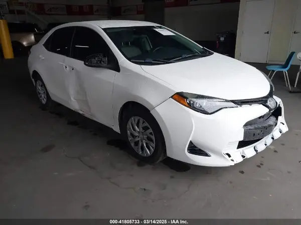 5YFBURHE2JP750458 2018 TOYOTA COROLLA - Image 1