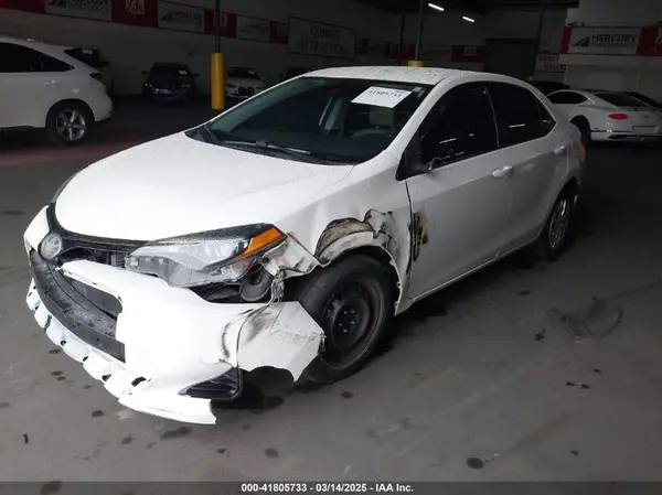 5YFBURHE2JP750458 2018 TOYOTA COROLLA - Image 2