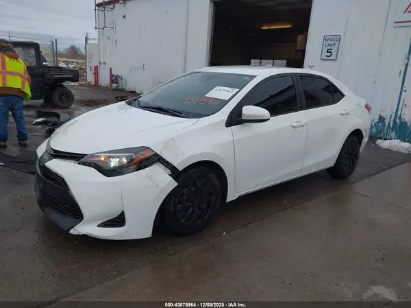 5YFBURHE2JP752291 2018 TOYOTA COROLLA - Image 2