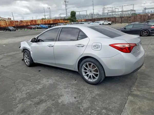 5YFBURHE2JP753974 2018 TOYOTA COROLLA - Image 2