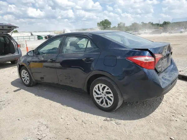 5YFBURHE2JP754140 2018 TOYOTA COROLLA - Image 2