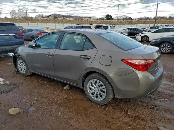 5YFBURHE2JP754770 2018 TOYOTA COROLLA - Image 2