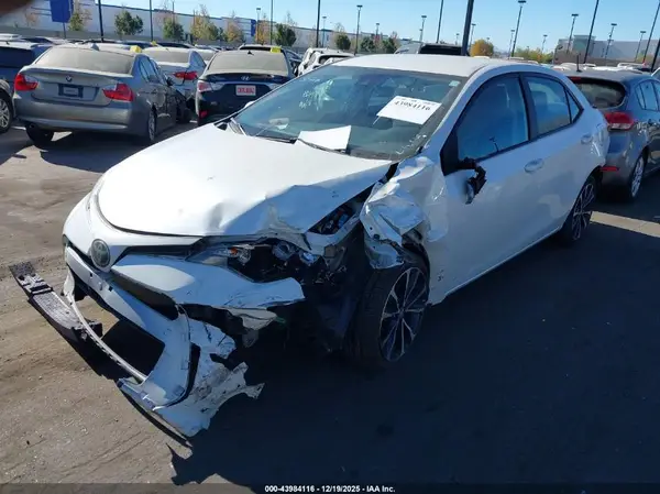 5YFBURHE2JP754820 2018 TOYOTA COROLLA - Image 2