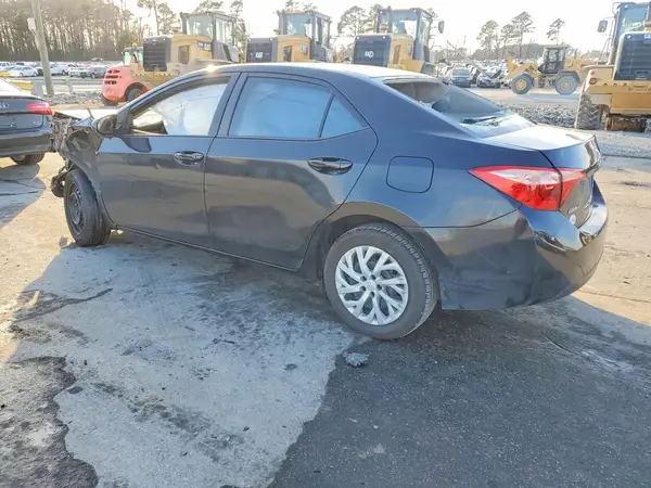 5YFBURHE2JP755773 2018 TOYOTA COROLLA - Image 2