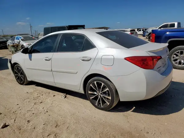 5YFBURHE2JP756194 2018 TOYOTA COROLLA - Image 2
