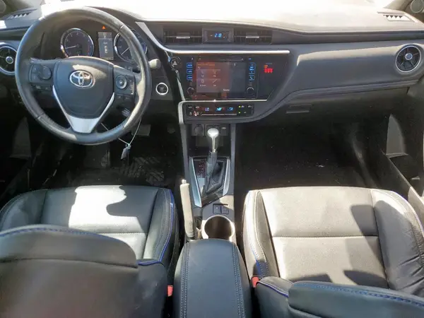5YFBURHE2JP756194 2018 TOYOTA COROLLA - Image 8