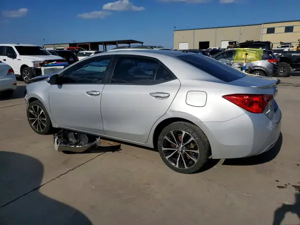 5YFBURHE2JP756471 2018 TOYOTA COROLLA - Image 2