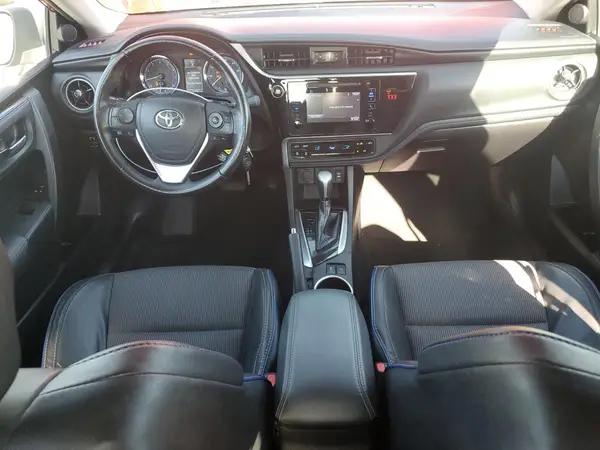 5YFBURHE2JP757863 2018 TOYOTA COROLLA - Image 8