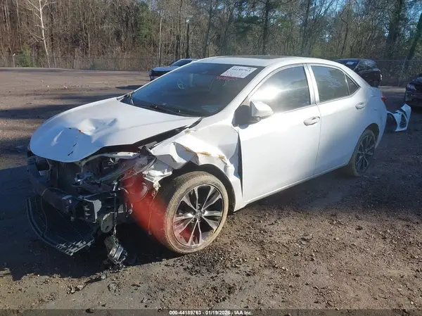 5YFBURHE2JP758186 2018 TOYOTA COROLLA - Image 2