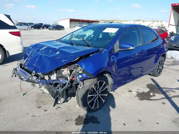 5YFBURHE2JP758222 2018 TOYOTA COROLLA - Image 2