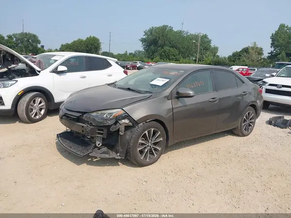 5YFBURHE2JP758382 2018 TOYOTA COROLLA - Image 2