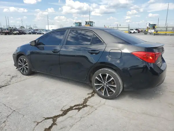 5YFBURHE2JP758821 2018 TOYOTA COROLLA - Image 2