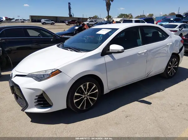 5YFBURHE2JP762089 2018 TOYOTA COROLLA - Image 2