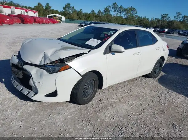 5YFBURHE2JP763016 2018 TOYOTA COROLLA - Image 2