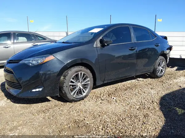 5YFBURHE2JP763839 2018 TOYOTA COROLLA - Image 2