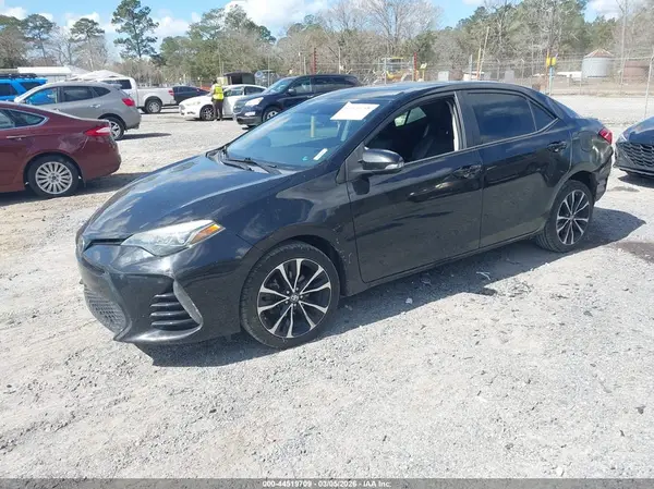 5YFBURHE2JP764117 2018 TOYOTA COROLLA - Image 2