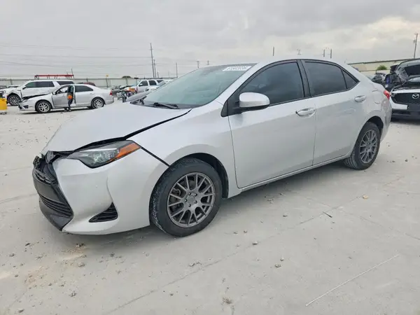 5YFBURHE2JP765106 2018 TOYOTA COROLLA - Image 1