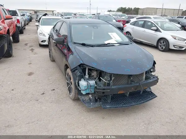 5YFBURHE2JP765770 2018 TOYOTA COROLLA - Image 1