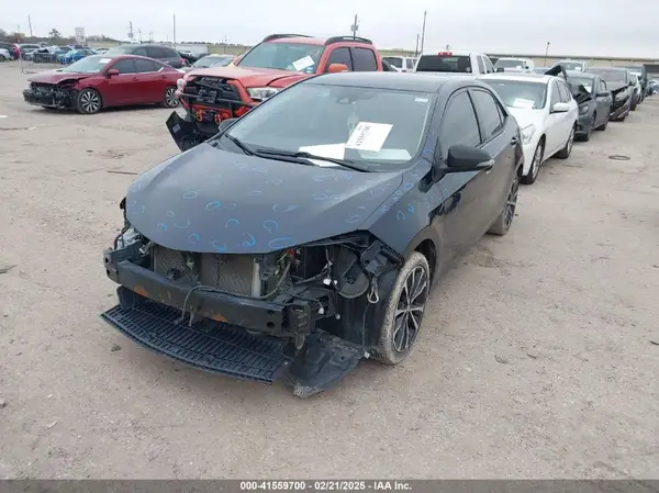 5YFBURHE2JP765770 2018 TOYOTA COROLLA - Image 2