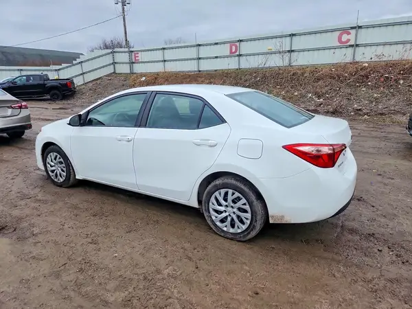 5YFBURHE2JP767373 2018 TOYOTA COROLLA - Image 2