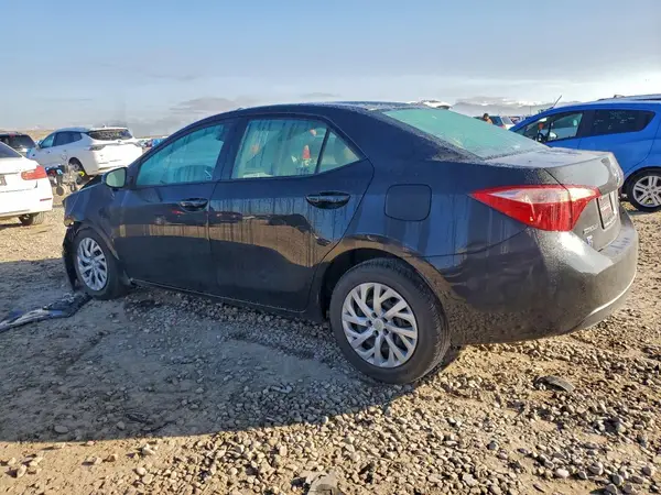 5YFBURHE2JP767535 2018 TOYOTA COROLLA - Image 2