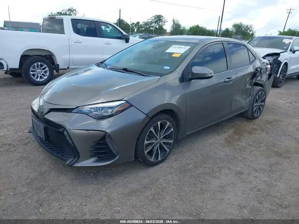 5YFBURHE2JP768846 2018 TOYOTA COROLLA - Image 2