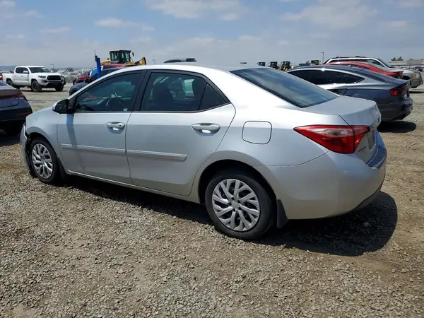 5YFBURHE2JP770208 2018 TOYOTA COROLLA - Image 2