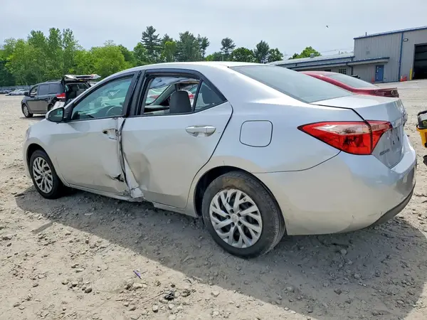 5YFBURHE2JP771763 2018 TOYOTA COROLLA - Image 2