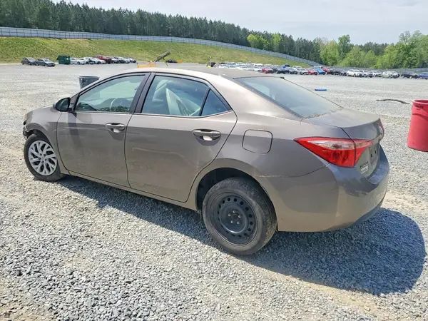 5YFBURHE2JP773836 2018 TOYOTA COROLLA - Image 2