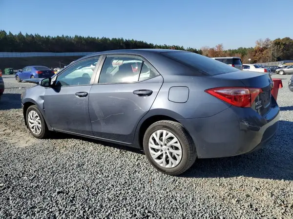 5YFBURHE2JP774615 2018 TOYOTA COROLLA - Image 2