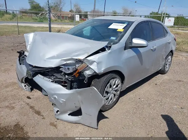 5YFBURHE2JP775036 2018 TOYOTA COROLLA - Image 2