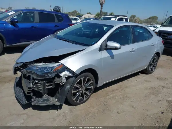 5YFBURHE2JP775313 2018 TOYOTA COROLLA - Image 2