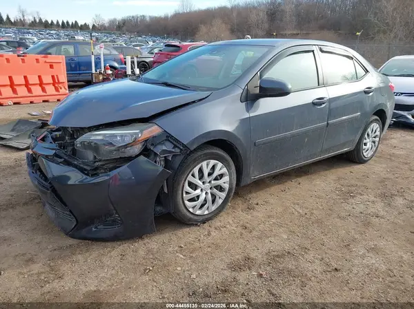 5YFBURHE2JP775490 2018 TOYOTA COROLLA - Image 2