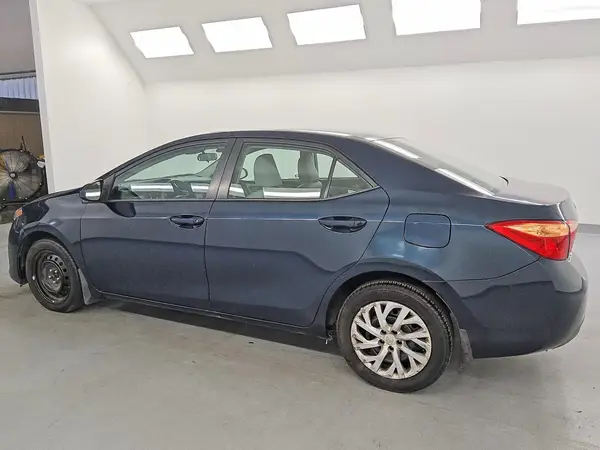 5YFBURHE2JP775554 2018 TOYOTA COROLLA - Image 2