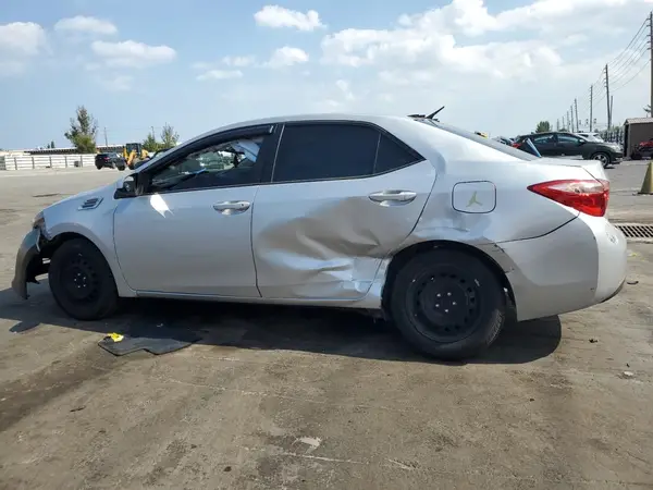 5YFBURHE2JP775974 2018 TOYOTA COROLLA - Image 2