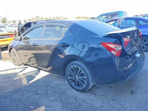 5YFBURHE2JP776817 2018 TOYOTA COROLLA - Image 2